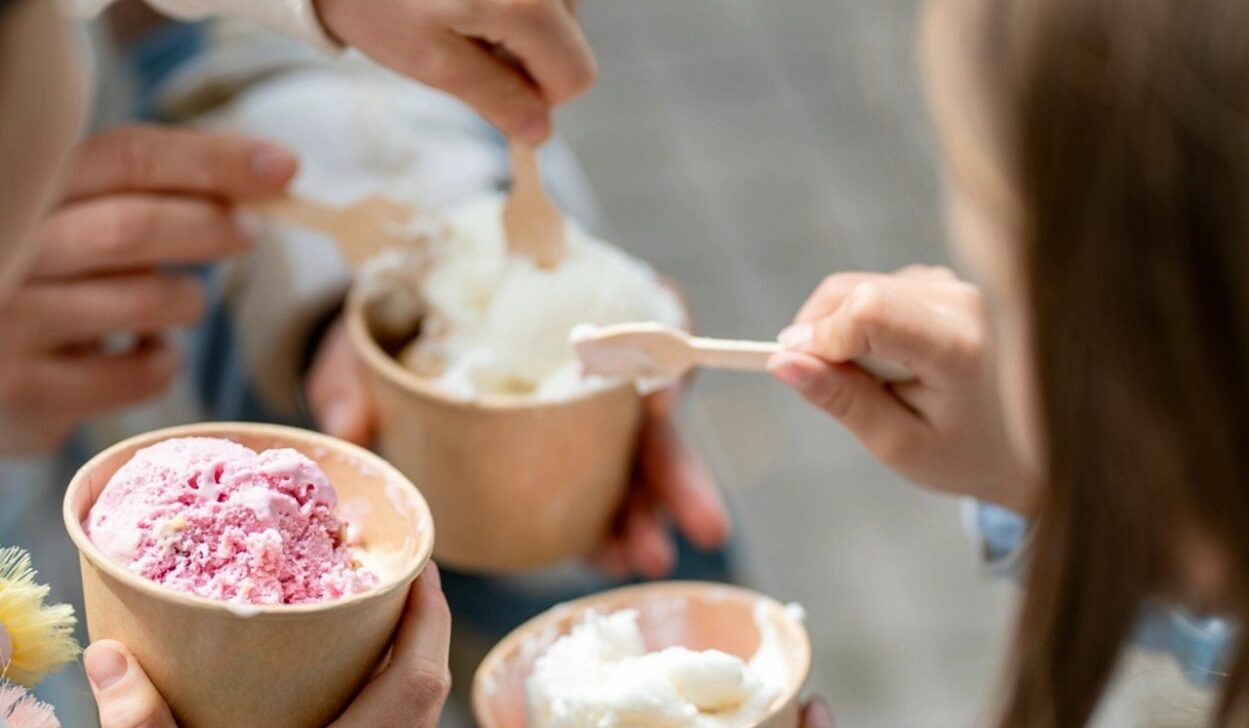 Crianças, sorvetes, doce gelado - andreonegin/ shutterstock.com