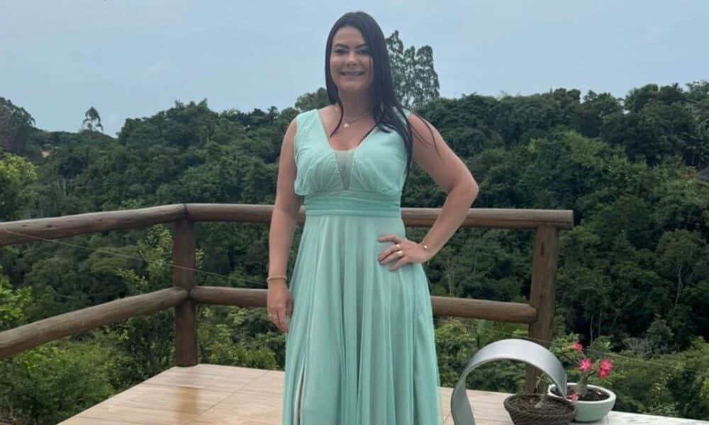 Mulher descobre dois aneurismas cerebrais após crises de enxaqueca