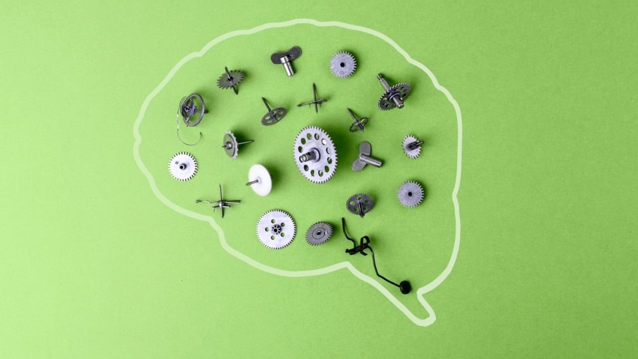 Desenho de cérebro, conceito de neurônios - SOLDATOOFF/shutterstock.com