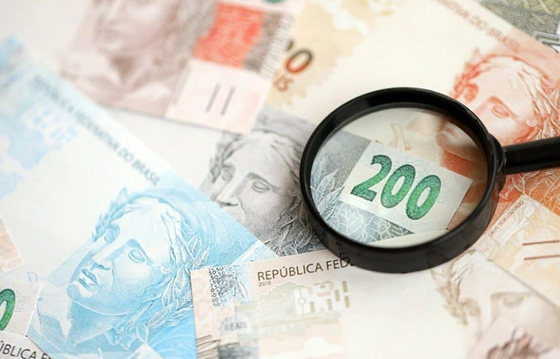 dinheiro, empréstimo, nota de 200 - Mehaniq/Shutterstock.com