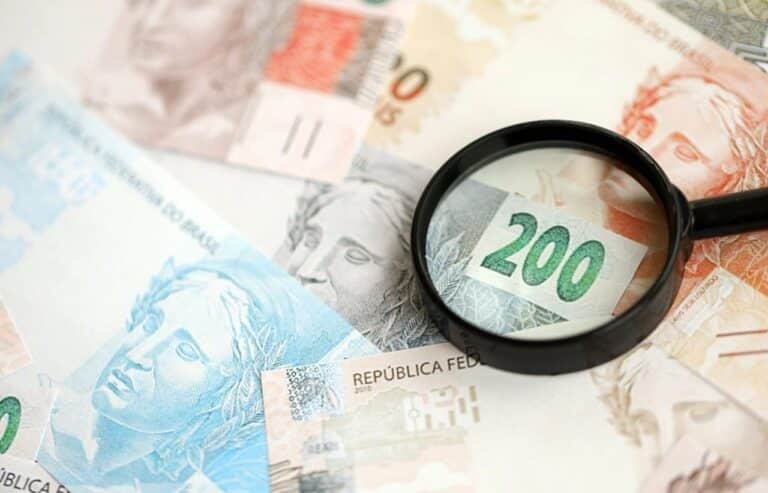dinheiro, empréstimo, nota de 200 - Mehaniq/Shutterstock.com