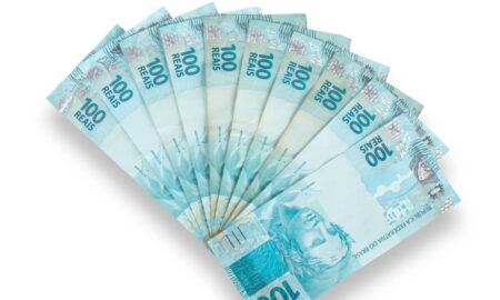 Dinheiro, notas de 100 reais - gustavomellossa / shutterstock.com