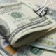 Dólar, notas de cem dólares - New Africa/ shutterstock.com