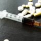 Drogas, heroína, anfetamina, substância líquida - wing-wing/ shutterstock.com