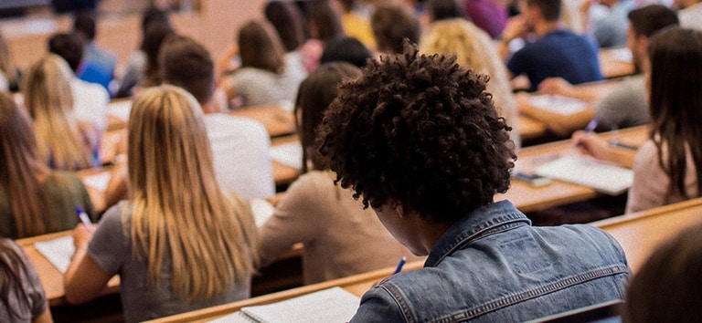 Prova Nacional Docente 2026 define futuro de educadores com aplicação neste domingo em todo o país