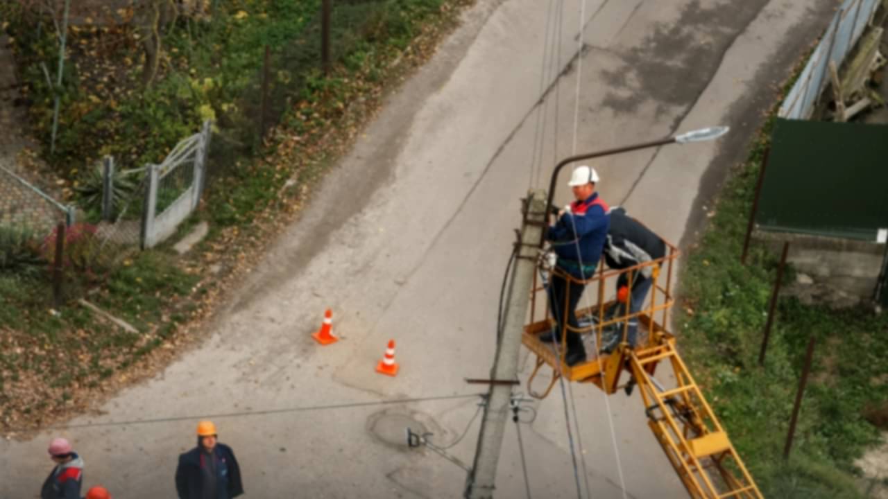 eletricista - tanitost/shutterstock.com
