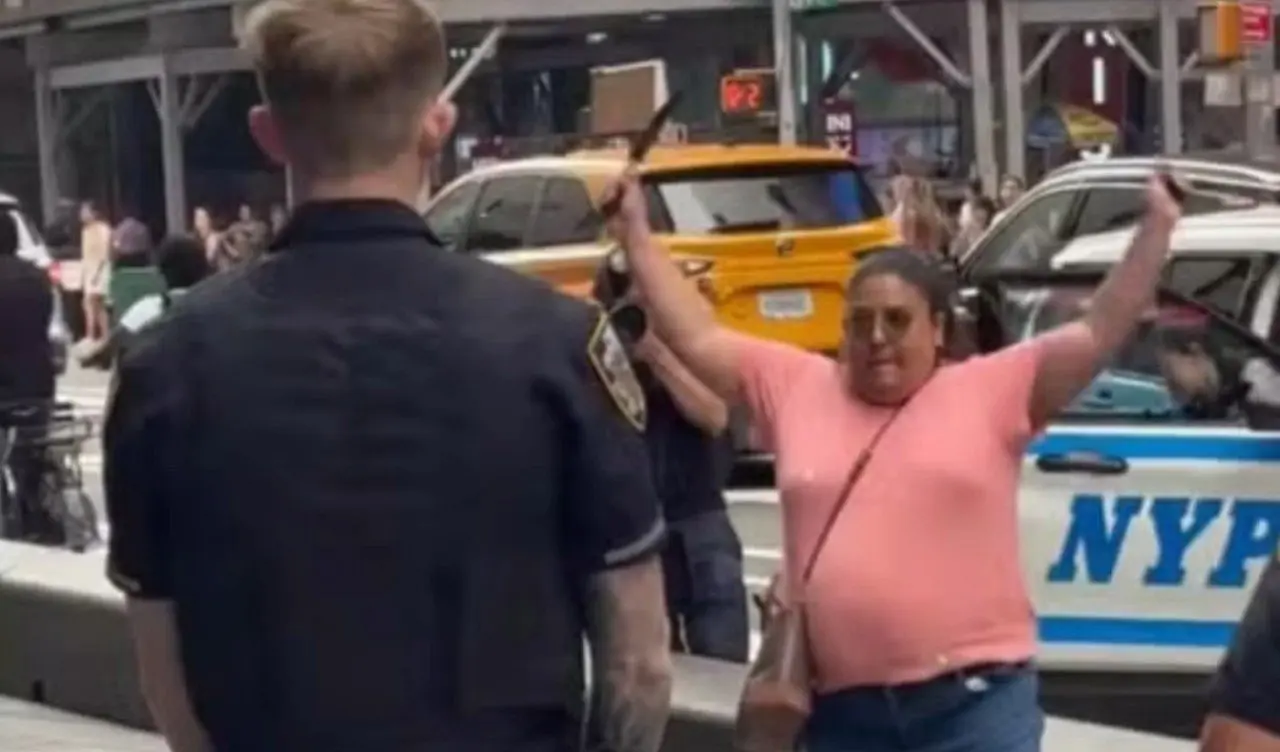 Esfaqueamento na Times Square - rede social