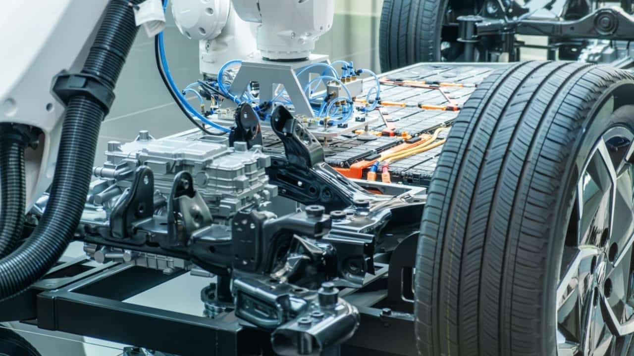 Fábrica de carro - artem evdokimov/shutterstock.com