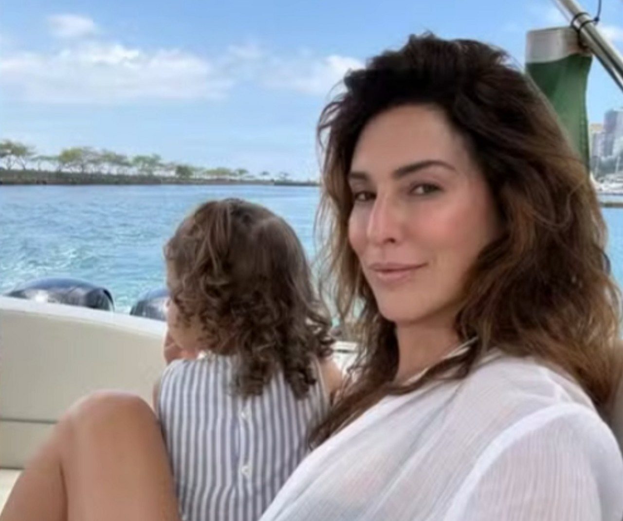 Fernanda Paes Leme viaja para Salvador em férias com Pilar