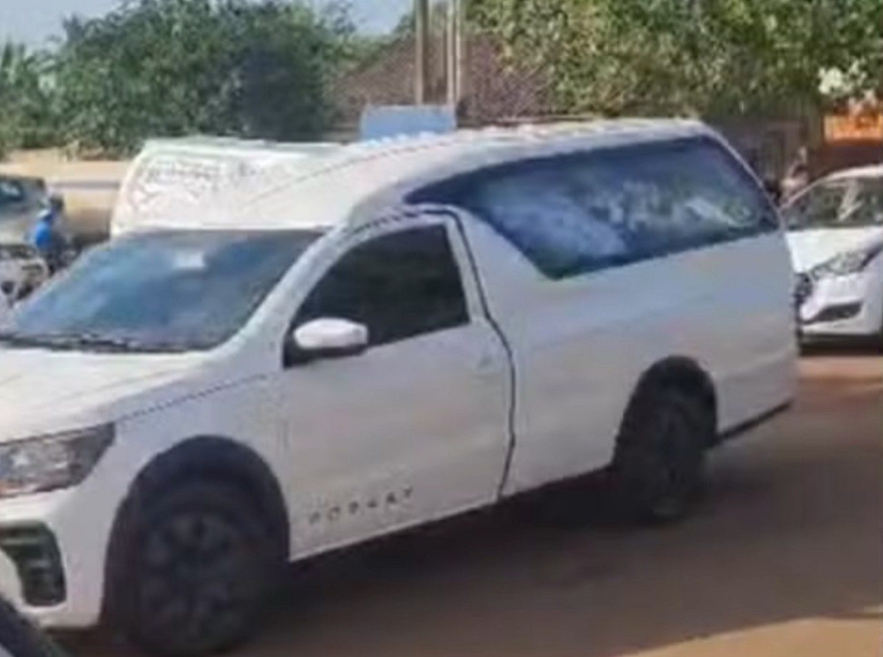 Fila de carros acompanha cortejo de pai, filhas e cachorrinha mortos em MS - Reprodução