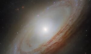 Galáxia espiral NGC 4698 - NASA