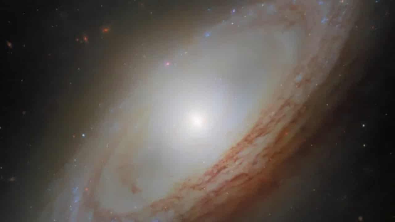 Galáxia espiral NGC 4698 - NASA