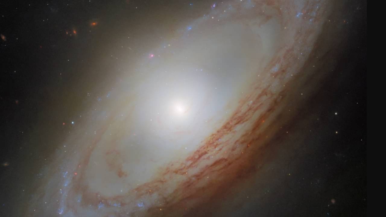 galáxia espiral NGC 4698 - NASA