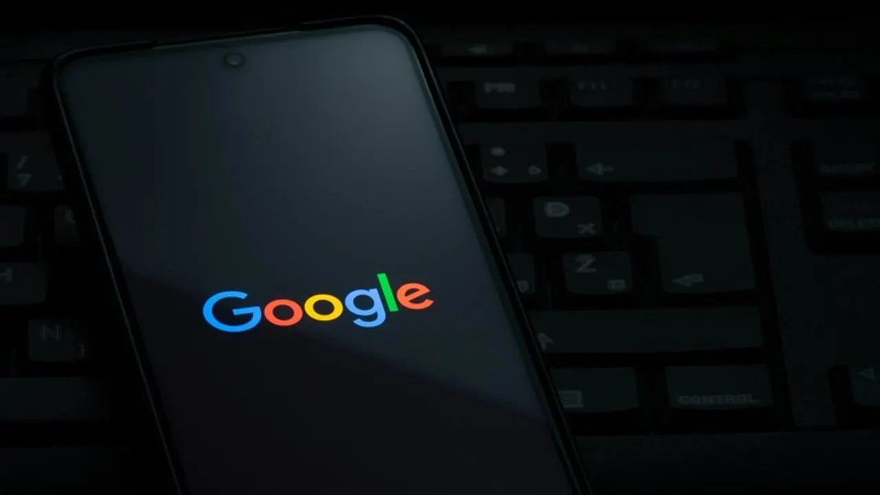 Google telefone - 24K-Production / Shutterstock.com