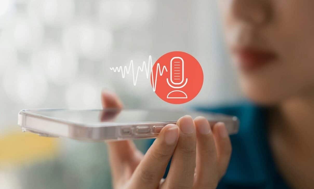 Gravação de voz, smartphone - Prae_Studio/ Istockphoto.com