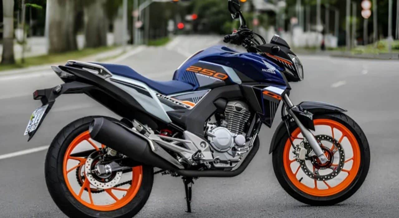 Honda CB Twister 250 usada custa R$ 16 mil e faz mais de 30 km/l