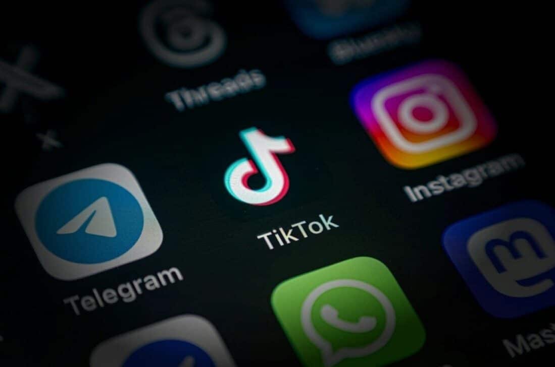 Ícone do aplicativo Tiktok, Telegram e Instagram - Yalcin Sonat/ shutterstock.com