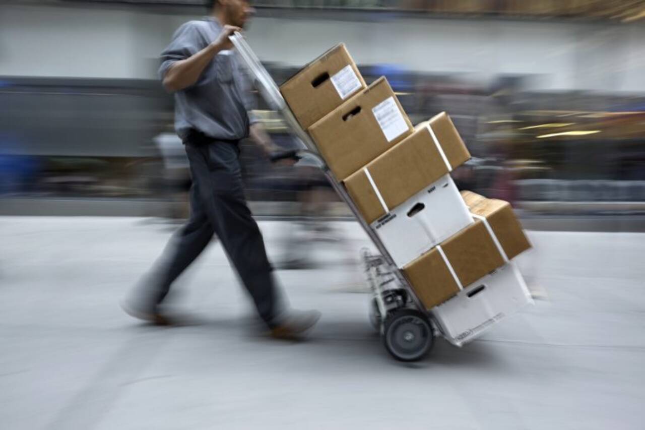 A lei também autoriza a aplicação de alíquotas diferentes de acordo com cada tipo de entrega (via Correios ou transportadora) - Foto: blurAZ1/DepositPhotos