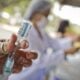 Em 2025, o STJ decidiu que pais que se recusarem a vacinar filhos contra Covid podem ser multados - Foto: Breno Esaki/Ag&ecirc;ncia Sa&uacute;de DF