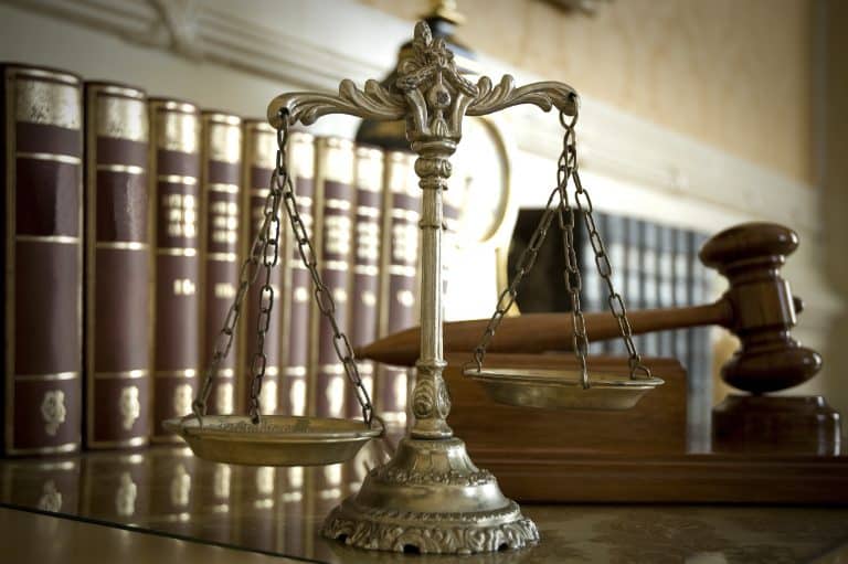 Proposta no Congresso simplifica acesso à justiça gratuita para isentos do imposto de renda