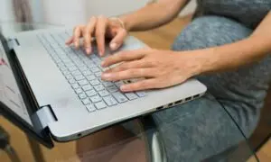 Ideia é adaptar a legislação e usar o trabalho remoto como uma ferramenta de segurança e saúde no trabalho - Foto: Depositphotos