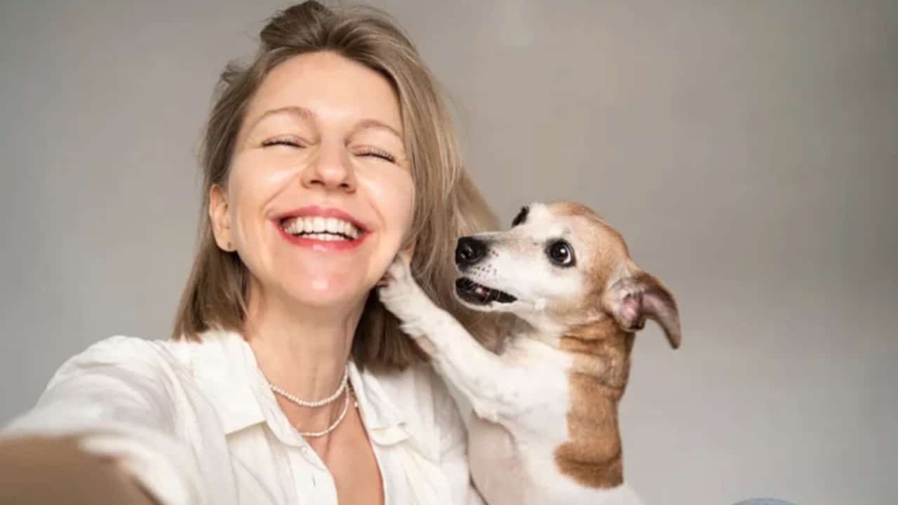 Iryna Kalamurza e Maya, a cadelinha que virou meme - Reprodução