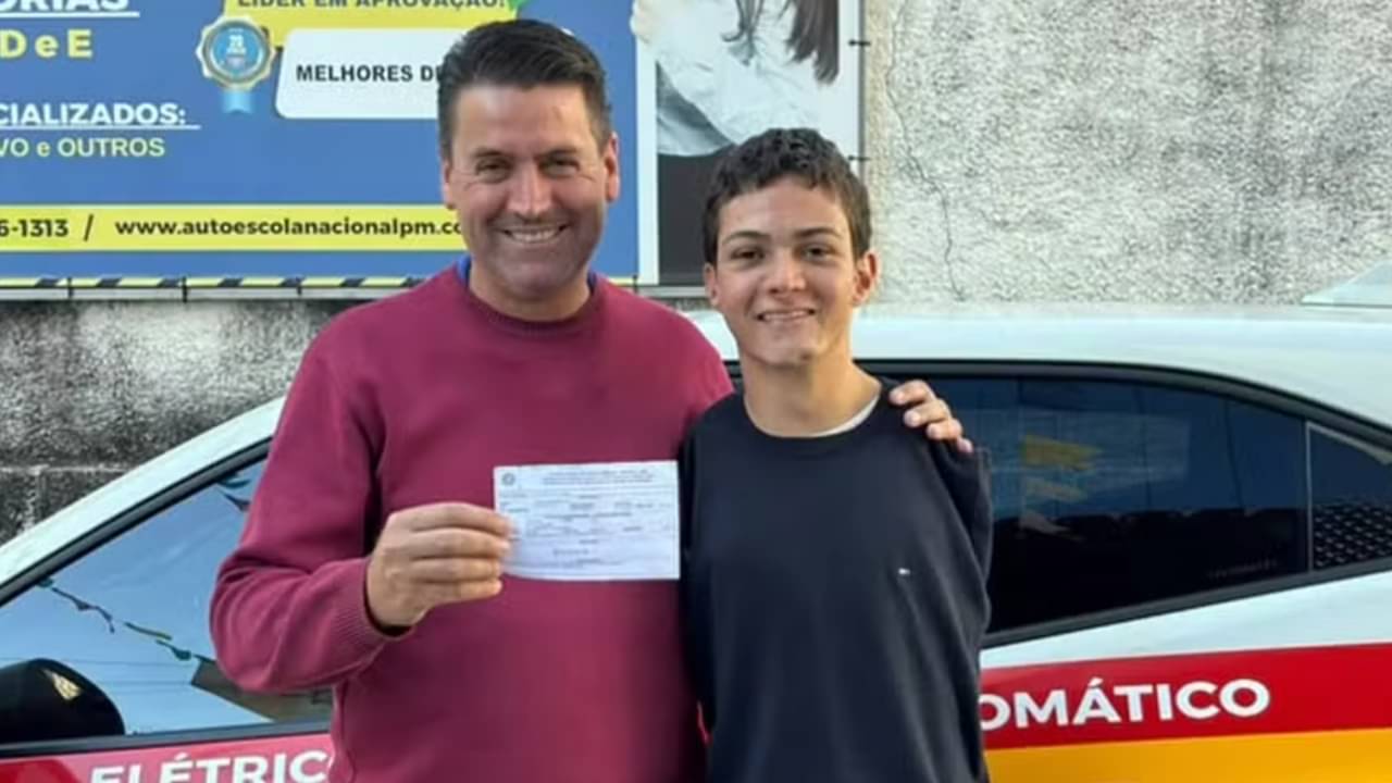 jovem que nasceu sem os braços conquista CNH - Arquivo Pessoal/Reiner Jesus Martins