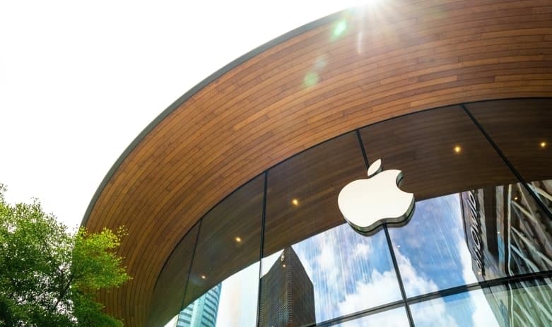 Logo Apple, loja - onapalmtree / Shutterstock.com