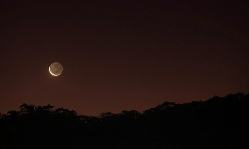 चंद्रमा 21 सितंबर को 73 प्रतिशत रोशनी के साथ आकाश में चमका