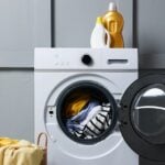 Máquina de lavar roupa - New Africa/ shutterstock.com
