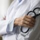 M&eacute;dico - fizkes/ shutterstock.com