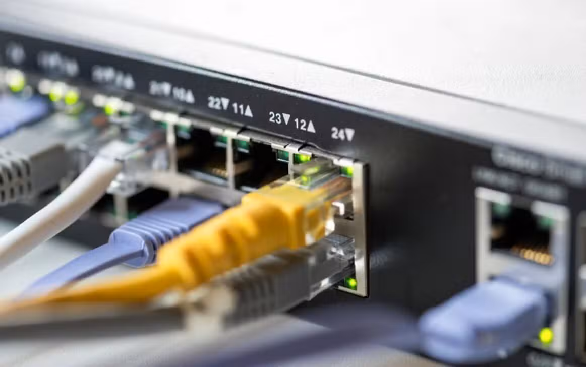 Modem internet - Rawpixel.com/ shutterstock.com
