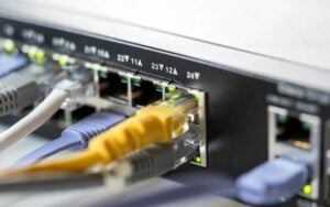 Modem internet - Rawpixel.com/ shutterstock.com