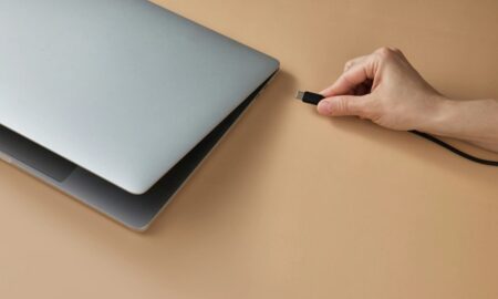 Notebook, tomada - Evgenyrychko/Shutterstock.com