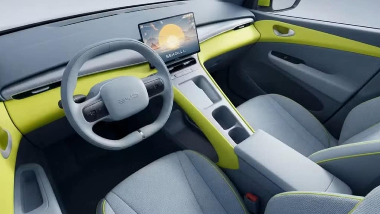 Novo BYD Dolphin Mini tem mudança polêmica confirmada na cabine - Divulgação