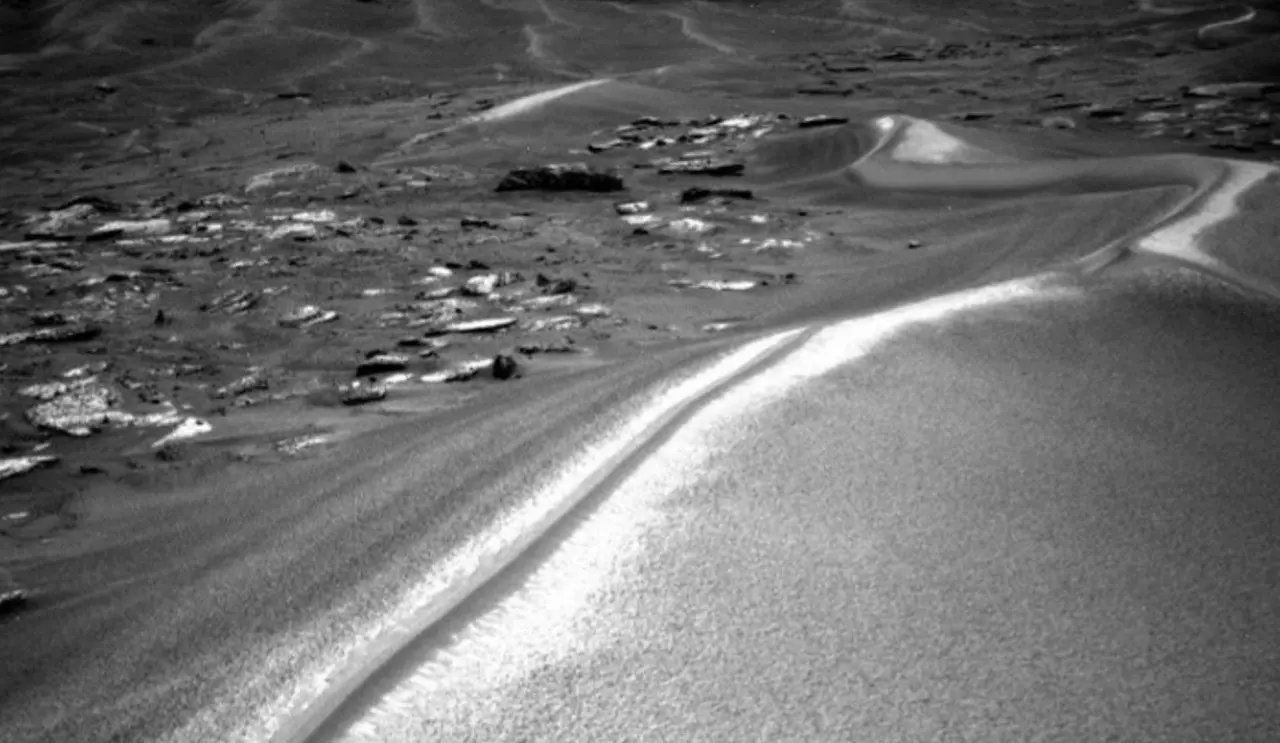 O rover Curiosity da NASA capturou esta imagem ao longo da ondulação Chocolatal - Divulgação/ Nasa