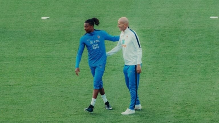 Olise e Zinédine Zidane - X.com/ França