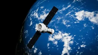 衛星と破片の蓄積により、地球の軌道は最大の安全限界に達する