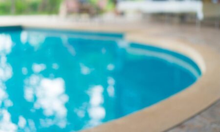 Piscina - Chokniti-Studio/Shutterstock.com