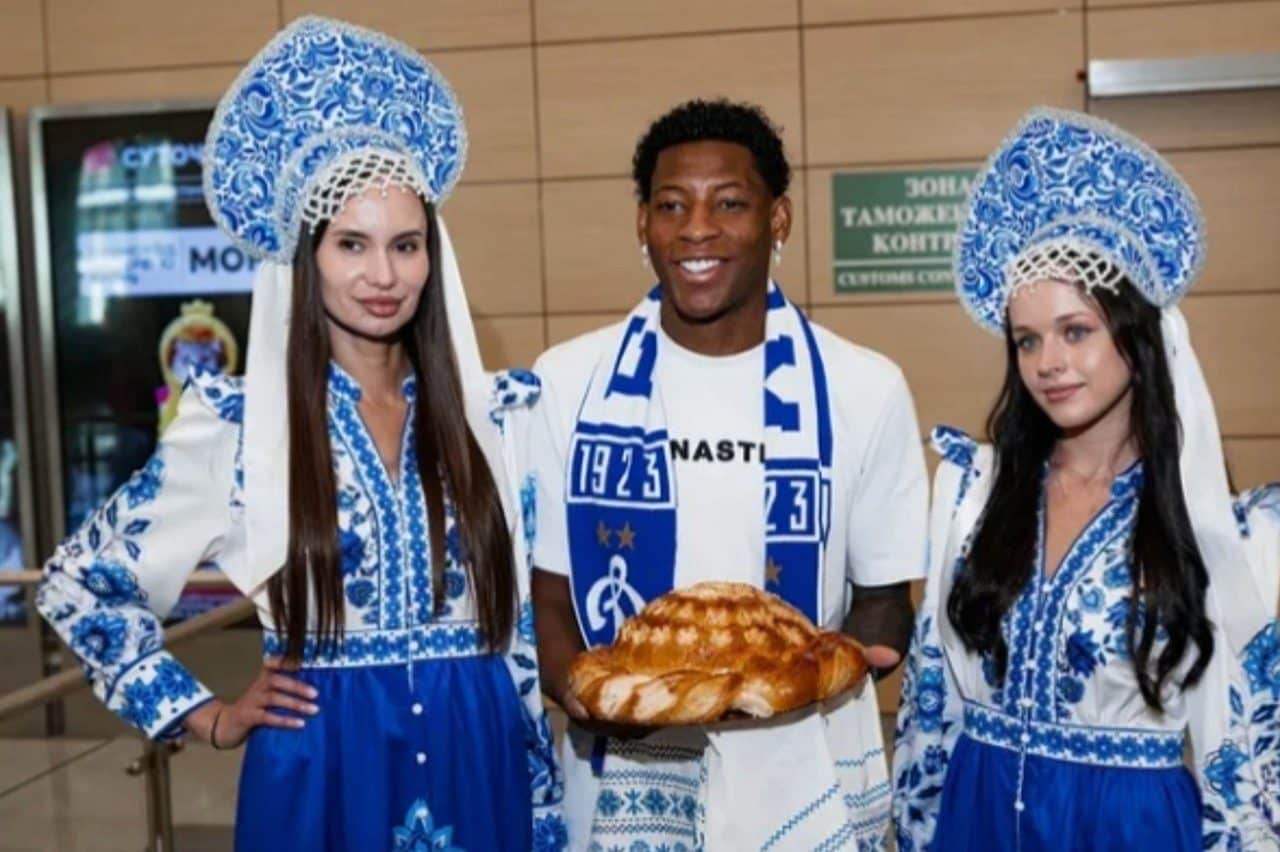 Plata recebeu boas-vindas do Dínamo de Moscou ao chegar — Divulgação / Dínamo de Moscou