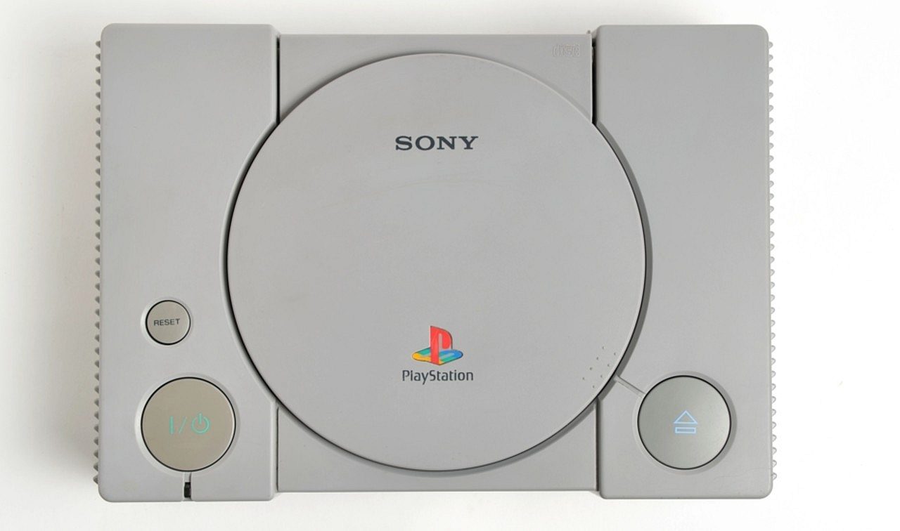 playstation - Dmitriy Prayzel / Shutterstock.com
