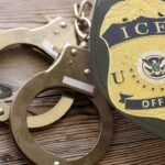 Polícia ICE, EUA - Mehaniq / Shutterstock.com