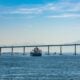 Ponte Rio-Niterói e Navio - renatopmeireles / Shutterstock.com