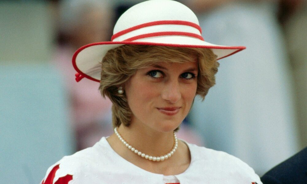 Princess DianaはパリのPont de l’Almaで時速155kmの車が激突し36歳で死亡した詳細な記録