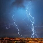 Raios, tempestade, chuva - Triff/Shutterstock.com