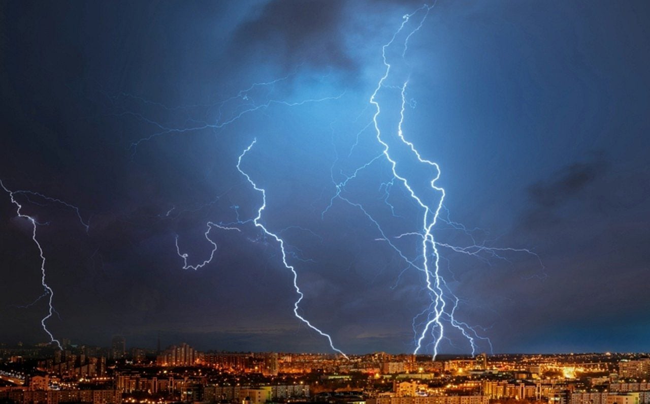 Raios, tempestade, chuva - Triff/Shutterstock.com