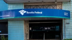 Receita Federal - Alf Ribeiro /Shutterstock.com