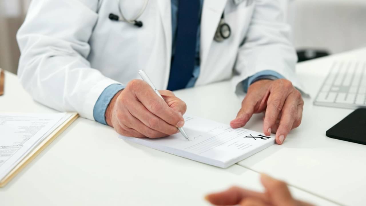 receita médica - PeopleImages/shutterstock.com