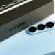 Samsung Galaxy - Ruslan Lytvyn / Shutterstock.com