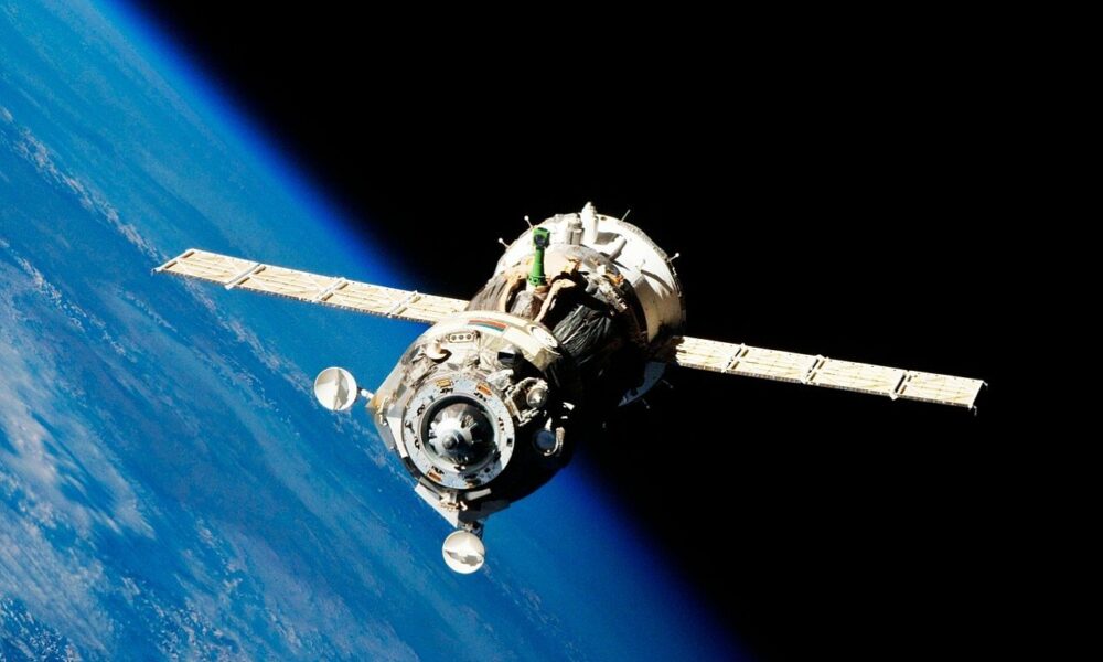 Aparelho militar dos EUA desintegra no espaço após 38 anos